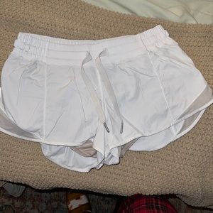 Lululemon hotty hot II 2.5” shorts